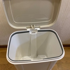 ゴミ箱　ペダル式の画像