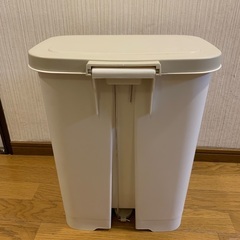 ゴミ箱　ペダル式の画像