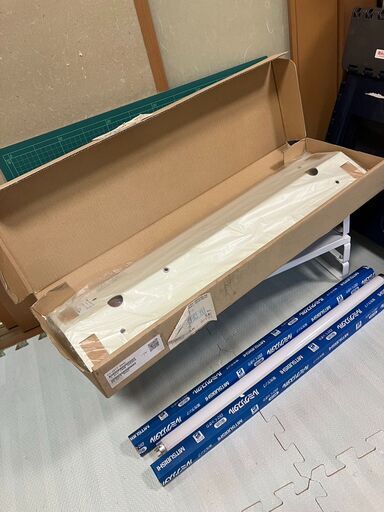2連 蛍光灯器具（鉄製）ラッキー蛍光灯器具　新品　未使用　専用蛍光灯2本付　60Hz