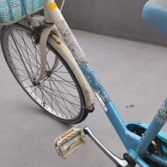 自転車 水色花柄 錆あり 24インチの画像