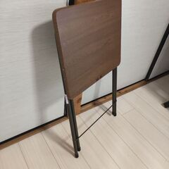 折りたたみテーブルの画像