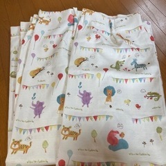 ニトリ　カーテン　２枚セットの画像