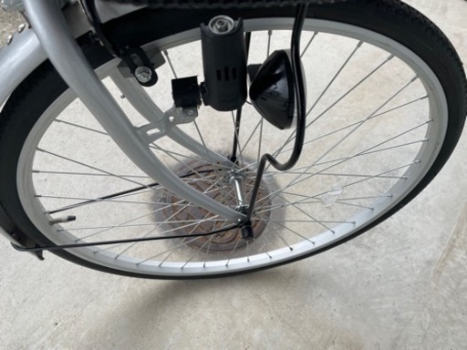 ★極美品　中古自転車！ママチャリ　カゴ付き　シルバー　26インチ　防犯登録ok