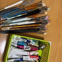 油絵の具と筆