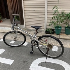 マウンテンバイクです。かなり古いです。錆、サビですが、いい感じで...