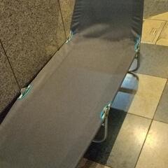 サマーチェア　浜辺やプールサイドにあるイス　ボンボンベッド