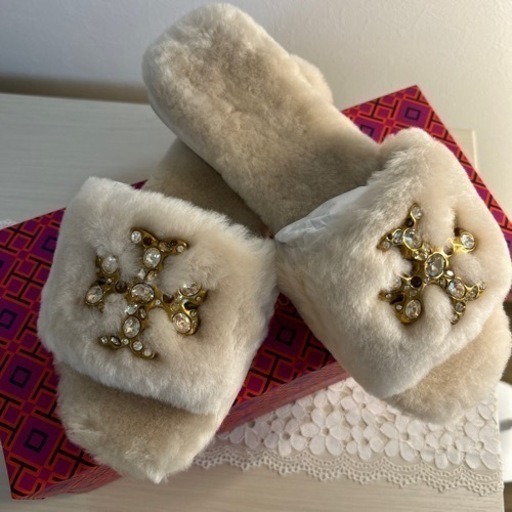 新品未使用  トリーバーチ　ルームサンダル　　size６M