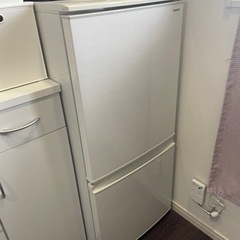 【シャープ冷蔵庫】全内容積137L/ホワイトの画像