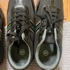 新品未使用の安全靴2足で1400円。サイズ25の画像