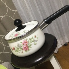 マルビシ　ホーロー片手鍋　オールドローズ柄　