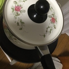 マルビシ　ホーロー片手鍋　オールドローズ柄　の画像