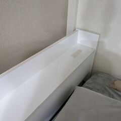 【定価70000円】セミダブルベッド　状態良好　収納多数。棚＋二口コンセント付き
