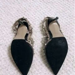 美品！VALENTINO バレンティノ ロックスタッズ ヒール パンプスの画像