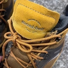 モンベル　トレッキングシューズの画像