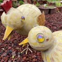 ▼【中古】ガーデンオブジェ　ニワトリの親子♡の画像