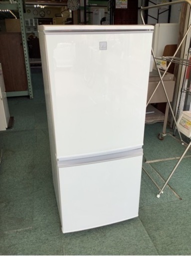 【リサイクルサービス八光】2019年製　シャープ　137L　2ドア冷蔵庫　SJ-14E7-KW