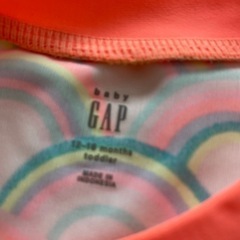 新品♡baby gap♡ラッシュガード虹★12～18months  80cmの画像