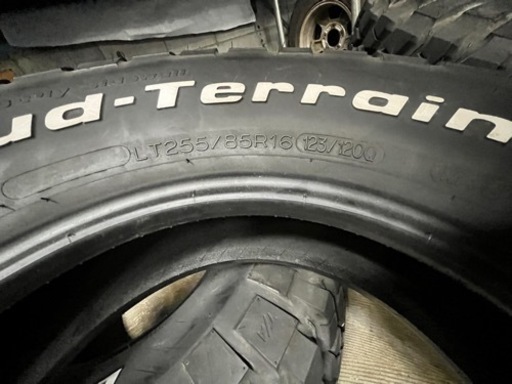 BF Goodrich MT KM2 廃盤　ホワイトレター　255/85r15