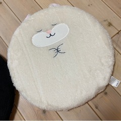 クッション 2個セット❣️ ベンチシート　ニャンコのクッションの画像