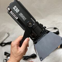 【難あり・格安】Godox S30 スポットライト LED フォーカススポットライト 写真撮影照明機材 定常光　照明ライト ボックスライト フォトスタジオ 、撮影スタジオ、人物撮影・ポートレート撮影・動画撮影・メイク・自撮り撮影・他撮り撮影・tiktok撮影・youtube撮影・Live配信にの画像