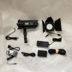 【難あり・格安】Godox S30 スポットライト LED フォーカススポットライト 写真撮影照明機材 定常光　照明ライト ボックスライト フォトスタジオ 、撮影スタジオ、人物撮影・ポートレート撮影・動画撮影・メイク・自撮り撮影・他撮り撮影・tiktok撮影・youtube撮影・Live配信にの画像