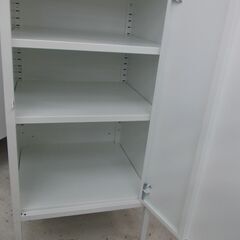 扉付き収納ラックの画像