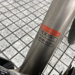 【クロスバイク】3x8段変速　700x40cタイヤ　スタンド、泥除け付　若林自転車　唐崎店　SALE中❗️の画像