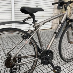 【クロスバイク】3x8段変速　700x40cタイヤ　スタンド、泥除け付　若林自転車　唐崎店　SALE中❗️の画像