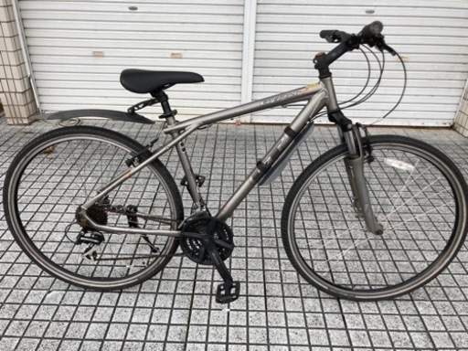 【クロスバイク】3x8段変速　700x40cタイヤ　スタンド、泥除け付　若林自転車　唐崎店　SALE中❗️