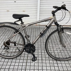 【クロスバイク】3x8段変速　700x40cタイヤ　スタンド、泥...