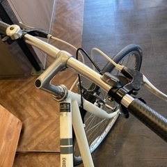 前輪タイヤ・前輪チューブ新品！】8段変速 700×28cクロスバイク ホワイト