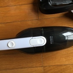 最終値下げ今月末まで布団クリーナーandハンディー掃除機の画像