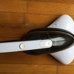 最終値下げ今月末まで布団クリーナーandハンディー掃除機の画像