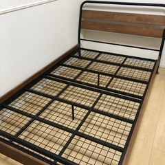 ニトリ　セミダブル　ベッドフレームの画像