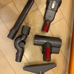 ダイソンV8 掃除機 アタッチメント5種類付き ジャンク品