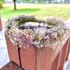 小花とスモークツリーの花かんむり　赤ちゃんから大人までフリーサイズの画像