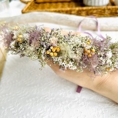 小花とスモークツリーの花かんむり　赤ちゃんから大人までフリーサイズの画像