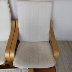 イケヤ　ポエング　チェア　二脚セット（オットマン付き）の画像