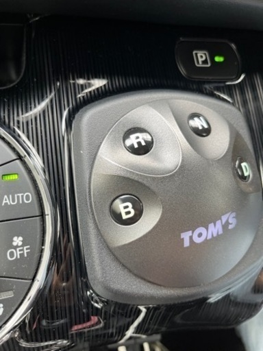 エスクァイア に使用　TOM's シフトスイッチ