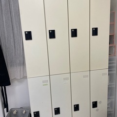 美品8人用鍵付きロッカー