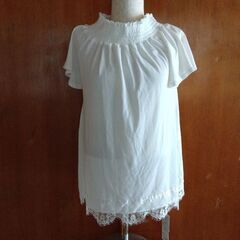 新品）avail カットソーＭサイズ　しまむらの画像