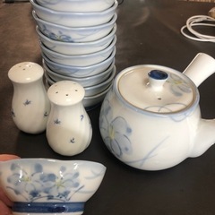 湯のみ10客、塩コショウ入れ