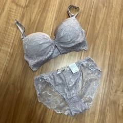 新品・未使用 ブラ&ショーツ D70
