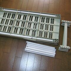 押し入れ用組み立て棚の画像