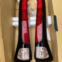 ☆値下げしました☆日産セレナ　C25 HS テールランプ左右セット