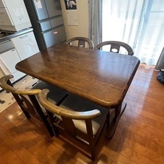 ４人掛けダイニングテーブル 引取り可能な方