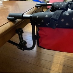 机に取り付けれる椅子の画像