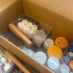 使いかけ油絵具など画材一式差し上げます。の画像