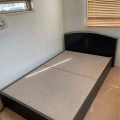 セミダブルベッドフレーム　マットレス付き
