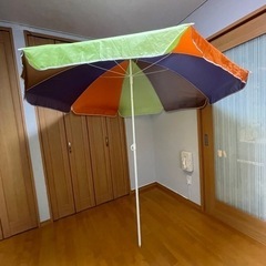 海水浴用パラソル 直径2m LOGOSの画像